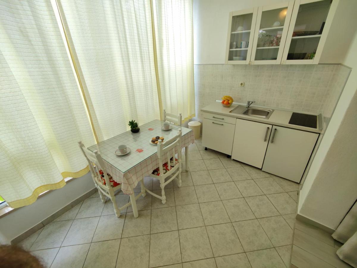Cosey Studio Apartment For 2 Free Private Parking Makarska Dış mekan fotoğraf