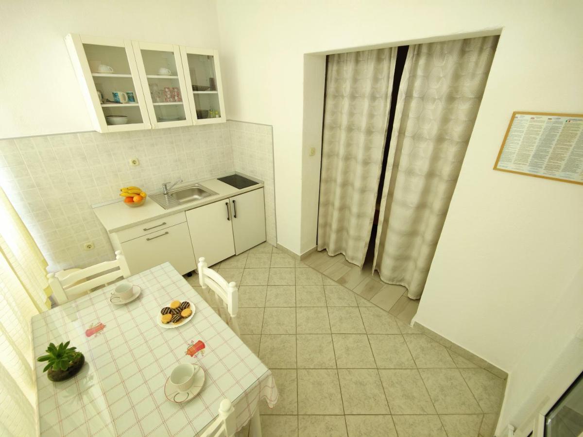 Cosey Studio Apartment For 2 Free Private Parking Makarska Dış mekan fotoğraf