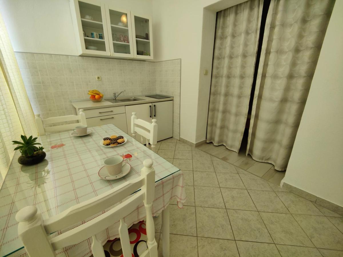 Cosey Studio Apartment For 2 Free Private Parking Makarska Dış mekan fotoğraf